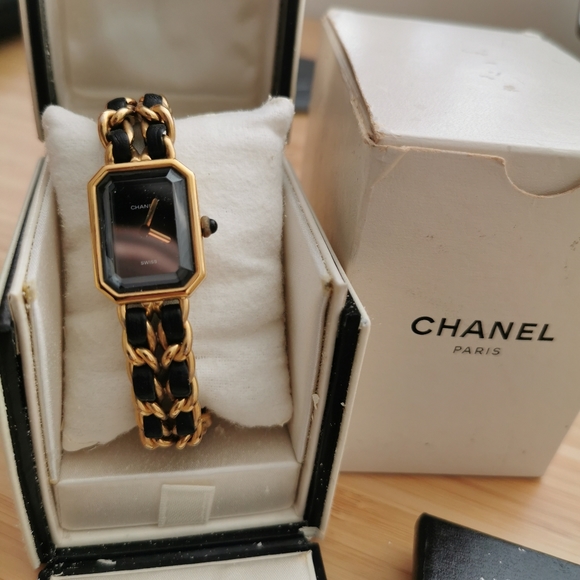 AUTHENTIC CHANEL watch with box size M - Picture 2 of 16